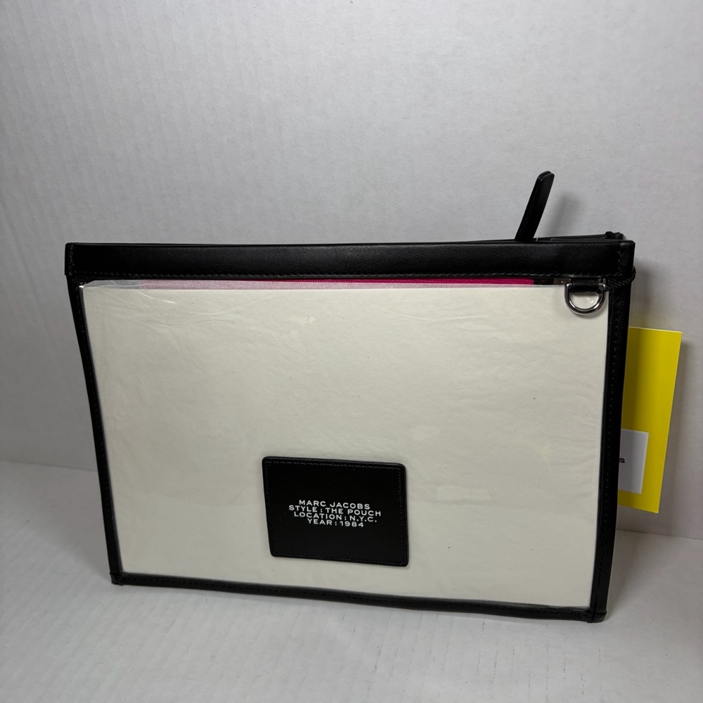 Marc Jacobs PVC The Pouch Wristlet Pink Black NWT - Picture 4 of 5